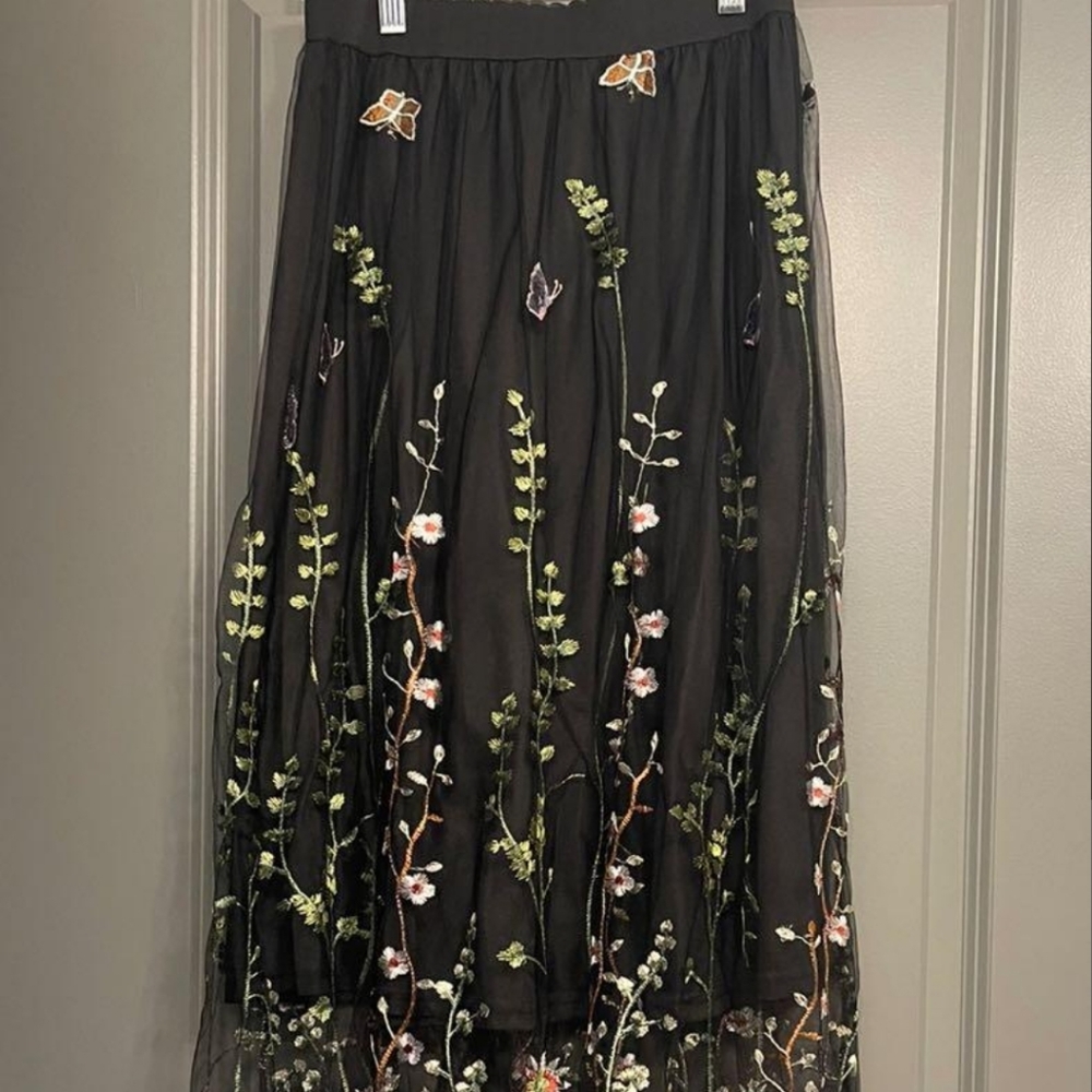 Women skirt  and vr headset